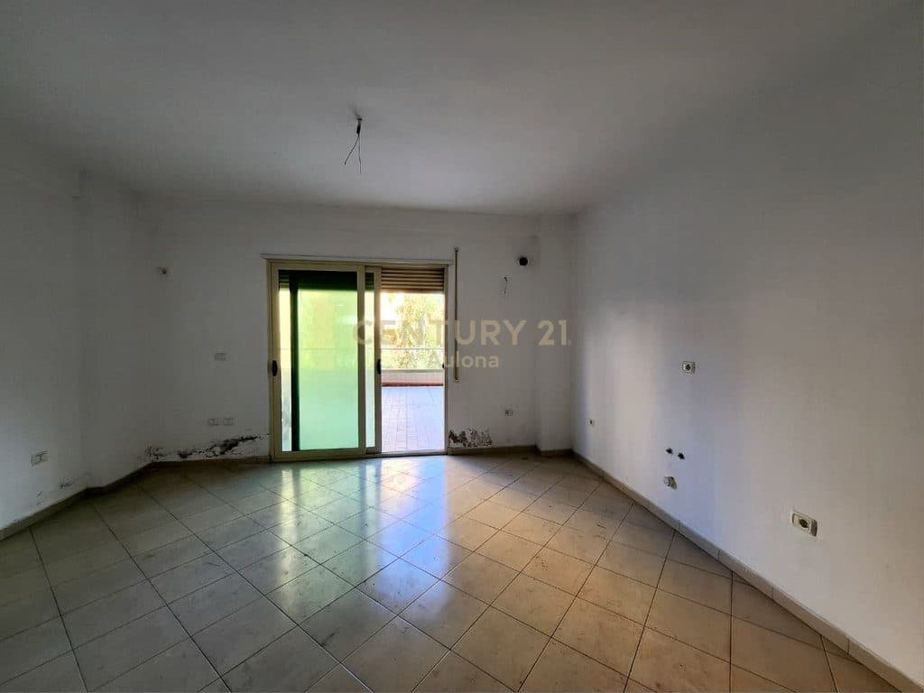 2+1 Apartment with Veranda for Sale at the "Green Tower" Complex, Vlora 4