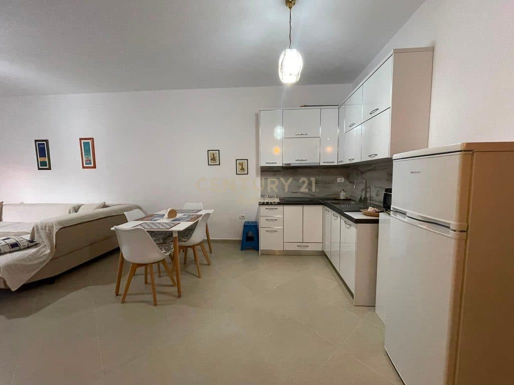 APARTMENT FOR RENT ON THE SEAFRONT 1 THIRD LINE OF THE BUILDINGS 2