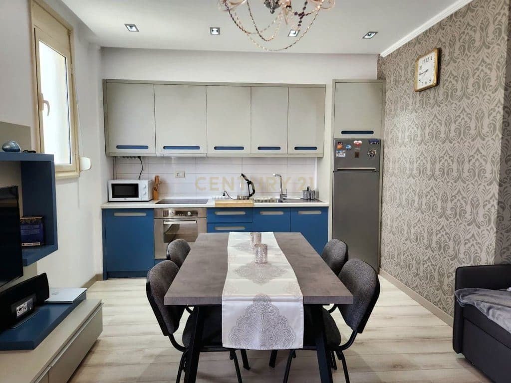 1+1 Apartment with Sea View on the Lungomare 4