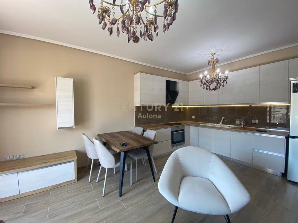 APARTAMENT 2+1+2 PER QERA PRANE BULEVARDIT
