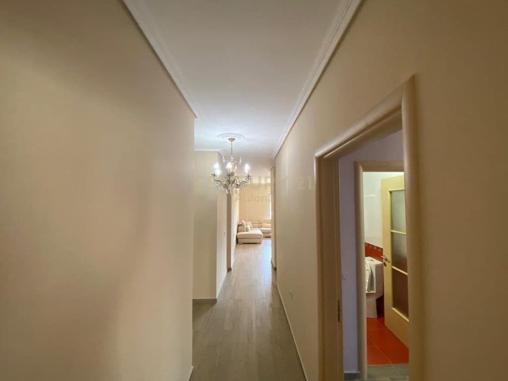 APARTAMENT 2+1+2 PER QERA PRANE BULEVARDIT 2
