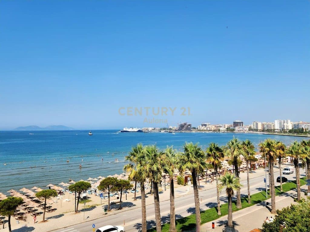 1+1 Apartment with Sea View on the Lungomare 2