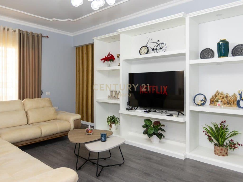 Apartment for rent 2+1+2 for 1, 2, 3, or 4 months. Water, electricity, TV, and internet included in the price 2