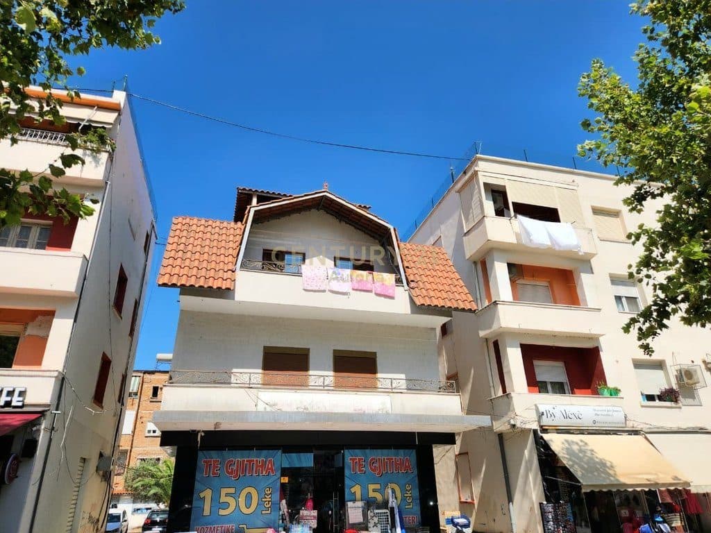 Mundësi Unike: Godinë Biznesi për Shitje në Bulevardin Kryesor, Vlorë