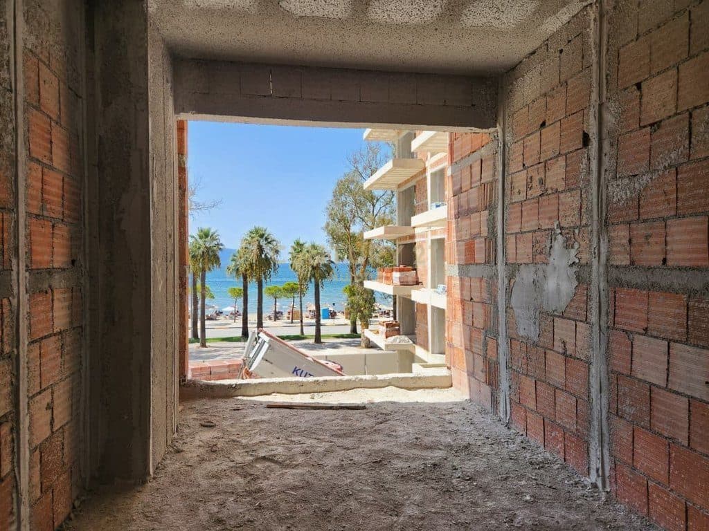APARTAMENT 3+1 ME PAMJE NE DET REZIDENCA POSEIDON , LUNGOMARE - VLORE ! 4