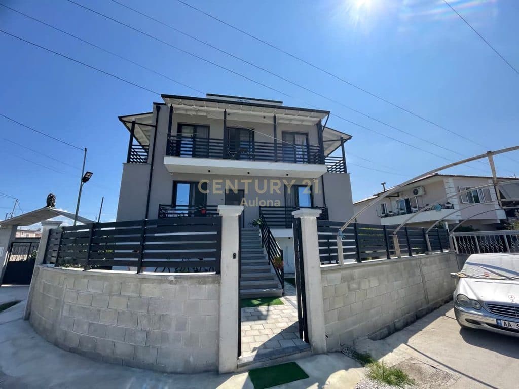 VILLA FOR SALE SUITABLE FOR HOTEL STRUCTURE (OLD BEACH) VLORE