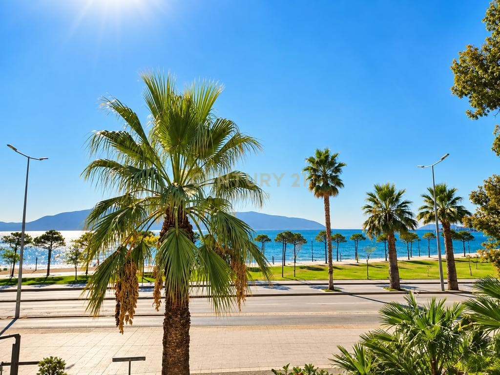 Apartament 2+1 me Pamje të Plotë nga Deti në Lungomare 1 2