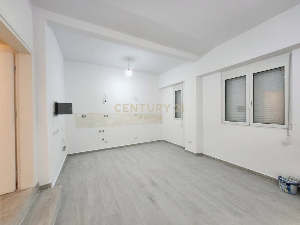 Shitet Apartament 1+1 Pranë Bulevardit Kryesor, Vlorë 2