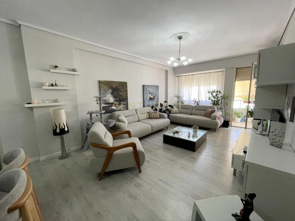 SUPER APARTMENT 2+1+2 FIRST LINE ON THE LUNGOMARE