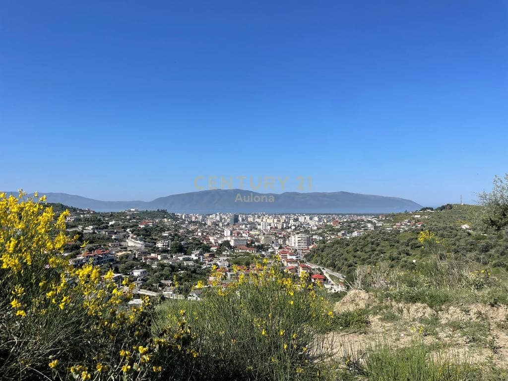 PRIVATE HOUSE WITH TWO APARTMENTS FOR SALE VLORE