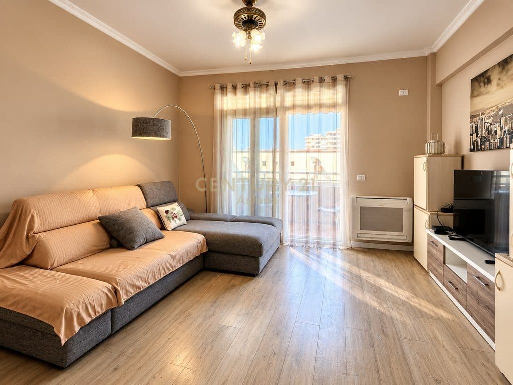 Apartament 2+1 në Qendër, Pranë Lungomare dhe Portit