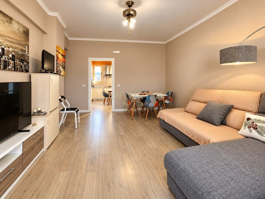 Apartament 2+1 në Qendër, Pranë Lungomare dhe Portit 4