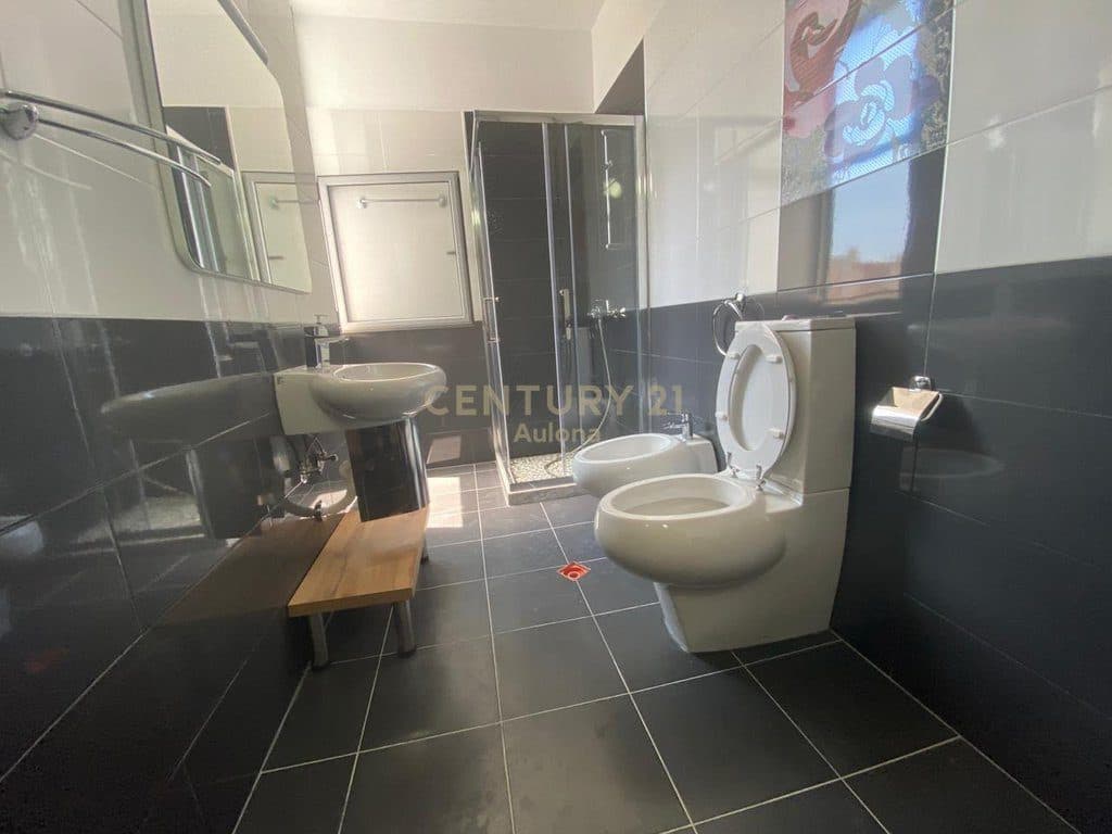 APARTAMENT 2+1+2 PER QERA PRANE BULEVARDIT 3