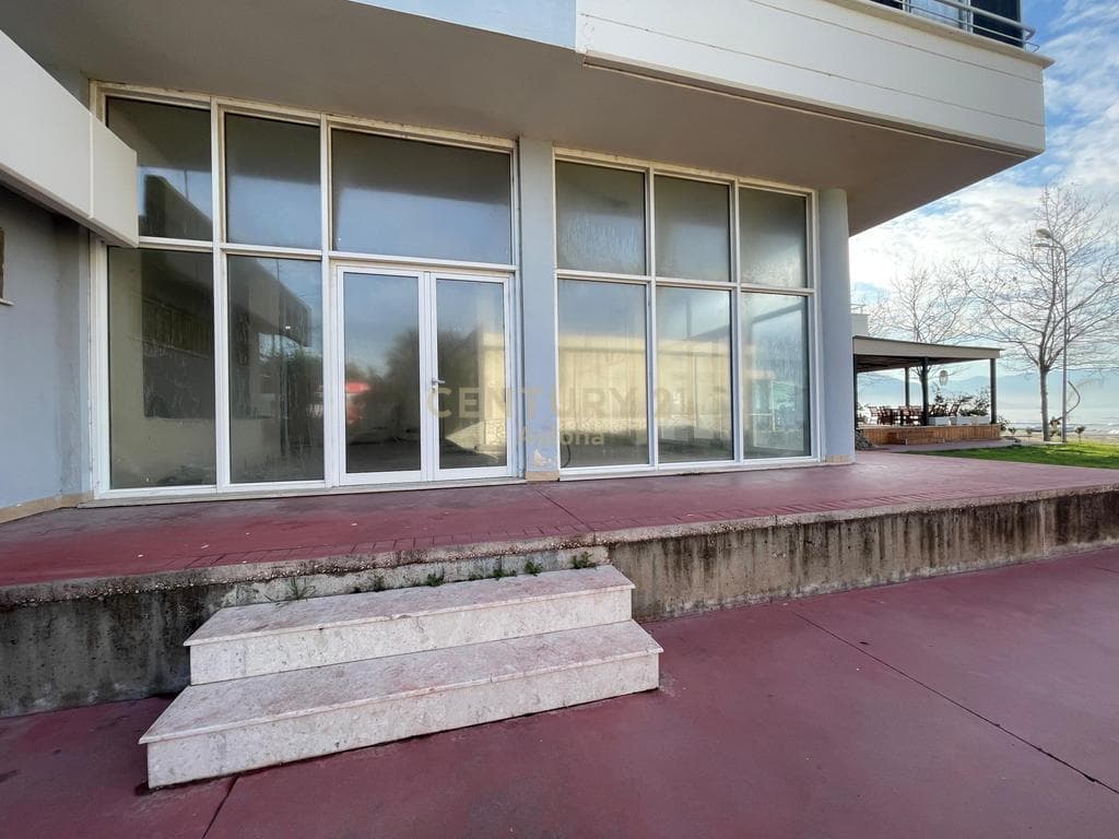 SHITET AMBIENT KOMERCIAL DHE HAPESIRE POSTE PARKIMI, PLAZHI I VJETER-VLORE! 4
