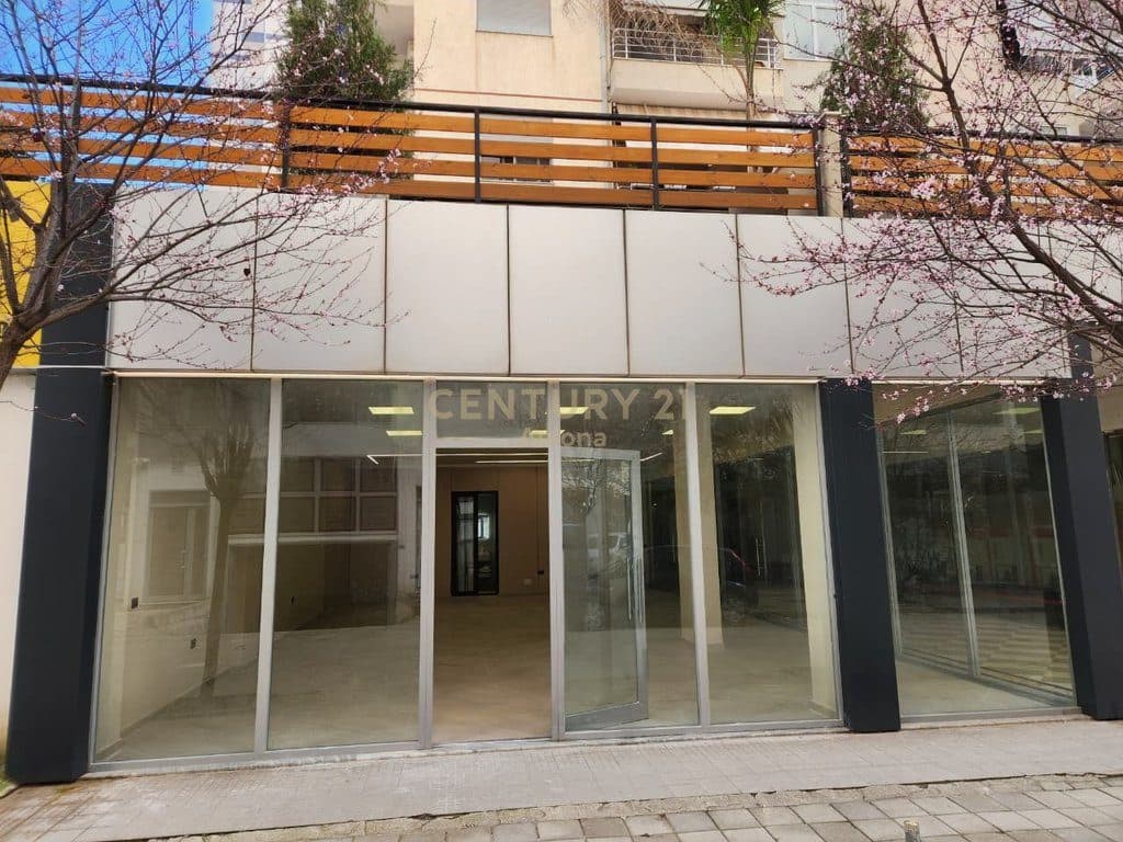 Rental Unit near Main Boulevard, Vlora 2