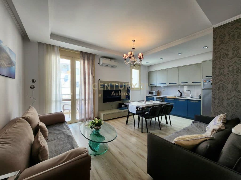 1+1 Apartment with Sea View on the Lungomare 3