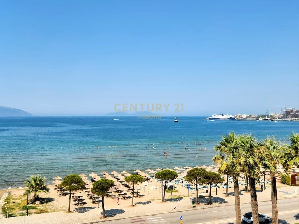1+1 Apartment with Sea View on the Lungomare