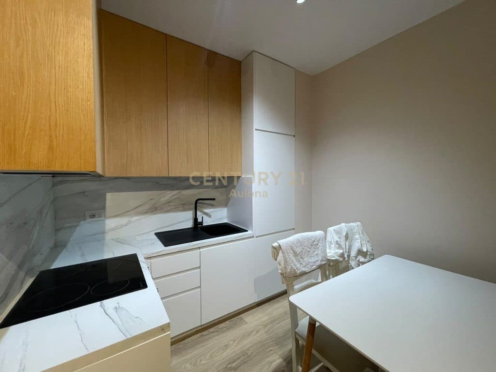APARTAMENT 1+1 PRANE KRISTAL CENTRE PER QIRA, TIRANE!!! 4