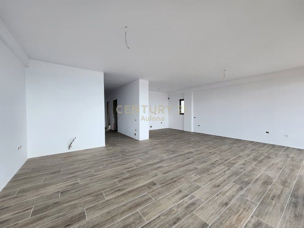 🌅 Exclusive Apartment with Sea View in Vlora 3