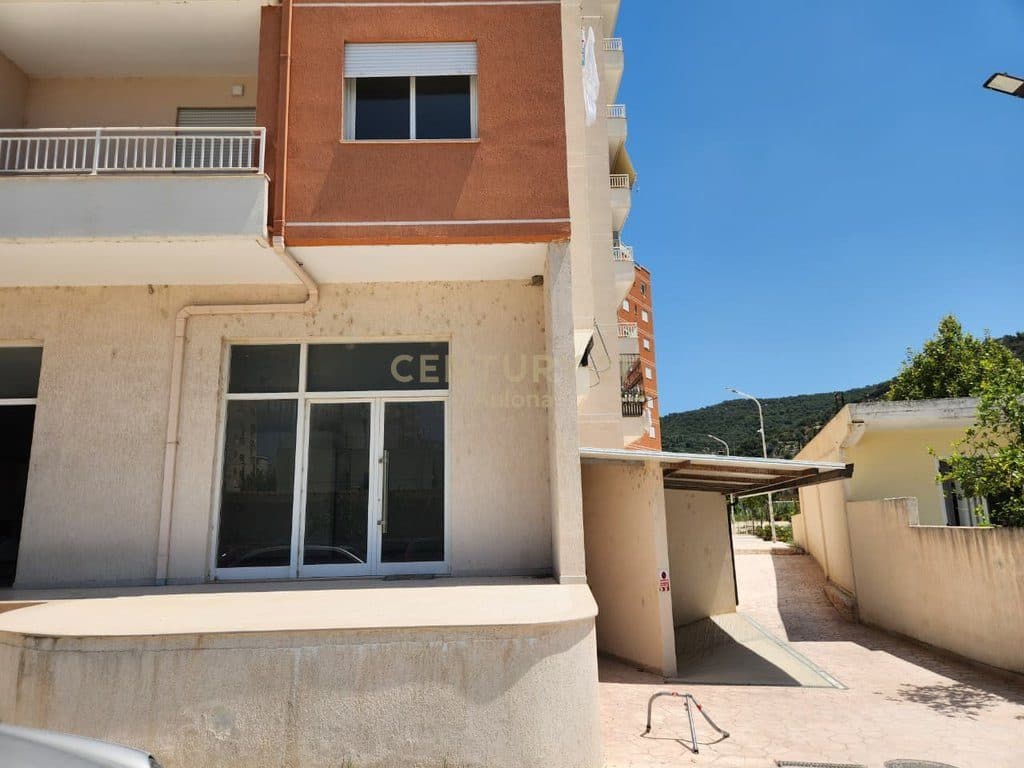 Njësi Komerciale në Shitje në Qendër, Pranë Rrugës Pelivan Leskaj 1