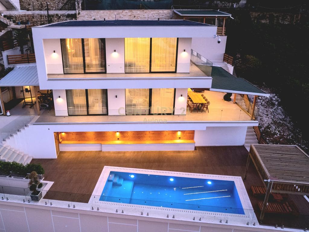 VILLA WITH SEA VIEW FOR SALE IN VLORA! 2