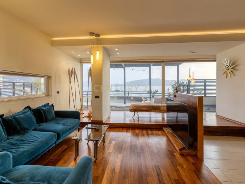 OPPORTUNITY - Exclusive Penthouse with Panoramic Sea View at Lungomare 1, Vlorë 4