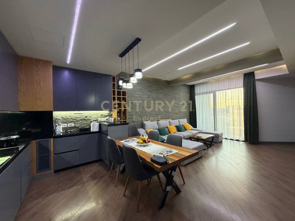 SQUARE 21 – APARTAMENT 2+1+2 NË SHITJE 3