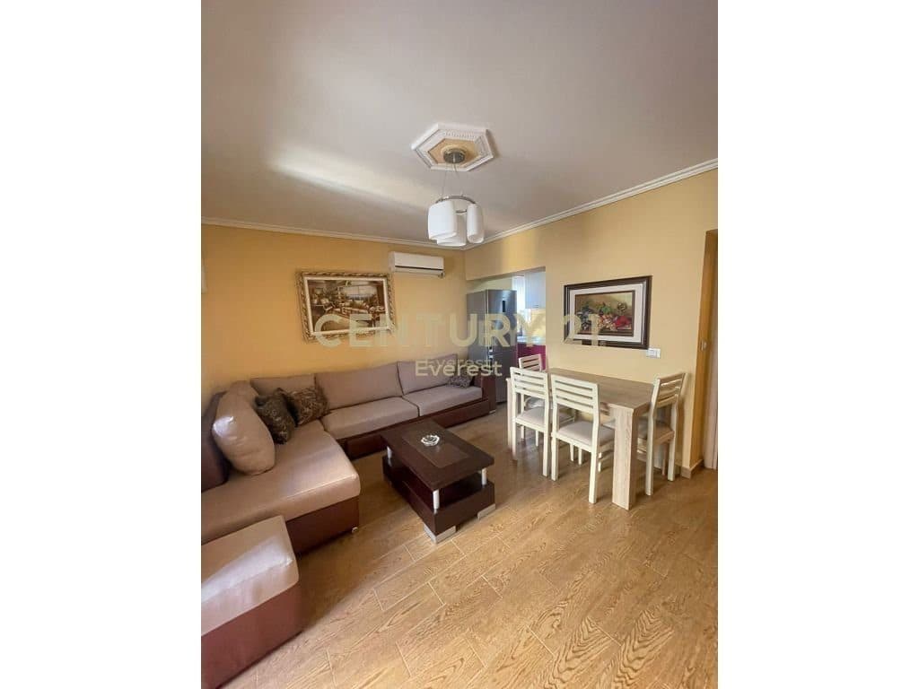 SHKOLLA E BASHKUAR, APARTAMENT 1+1 PER QIRA
