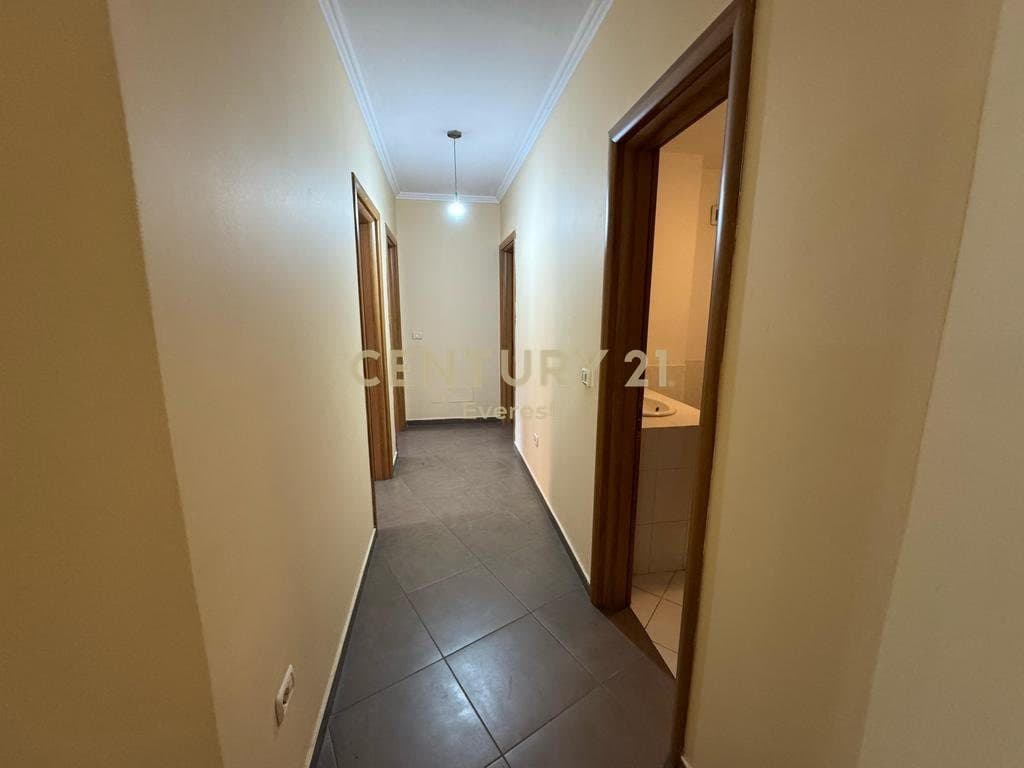 RRUGA E BOGDANEVE, APARTAMENT 3+1+2 PER QIRA 4