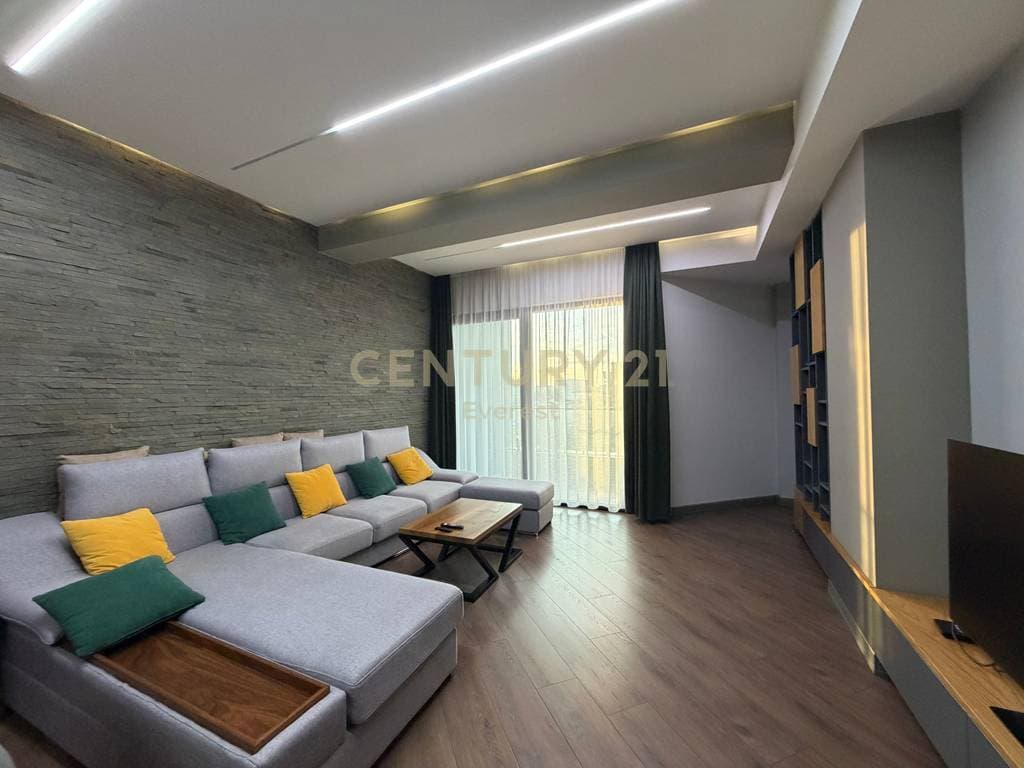 SQUARE 21 – APARTAMENT 2+1+2 NË SHITJE 2