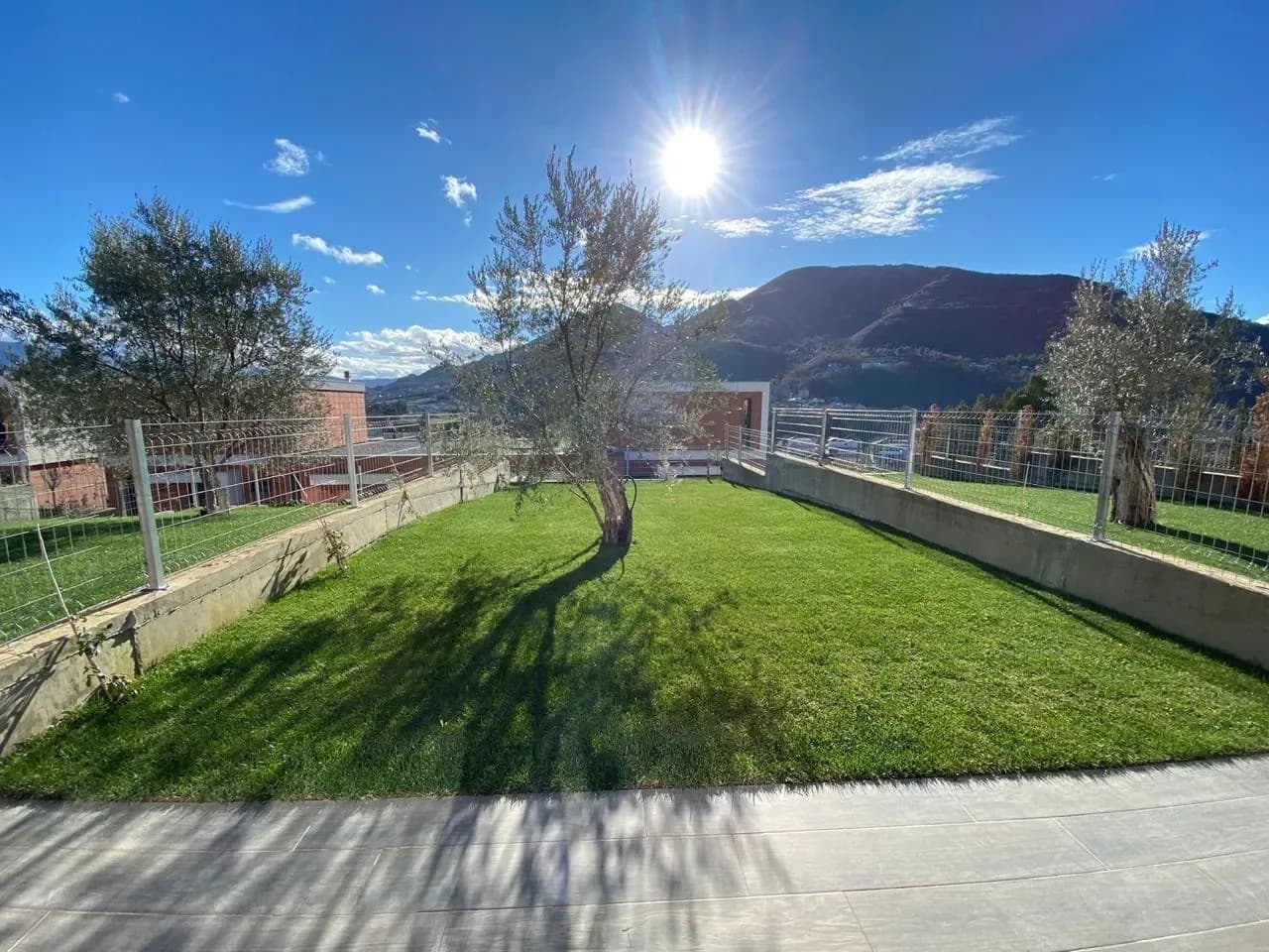 Vilë 4+1 me qera në Rruga e Mulletit, Tiranë – 250m², 2,500€