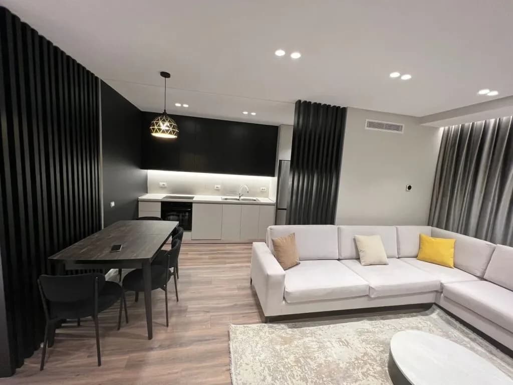 Apartament 2+1 me qera në Rruga e Dafinave, Tiranë – 85m², 700€