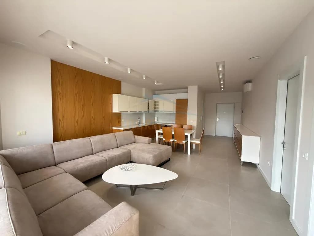 Apartament 1+1 në shitje në Komuna e Parisit, Tiranë – 107m², 255,000€ 2