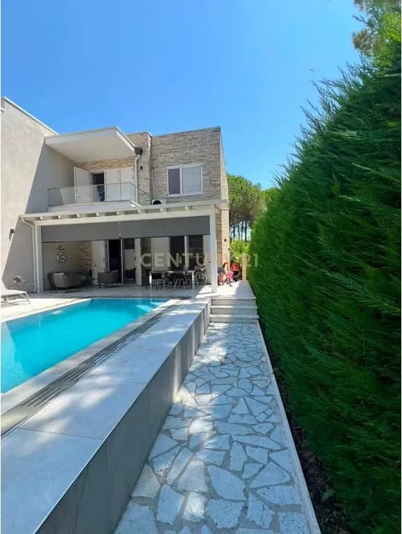 Vilë 4+1 në shitje në Rruga Gjiri i Lalzit, Lalëz – 150m², 575,000€