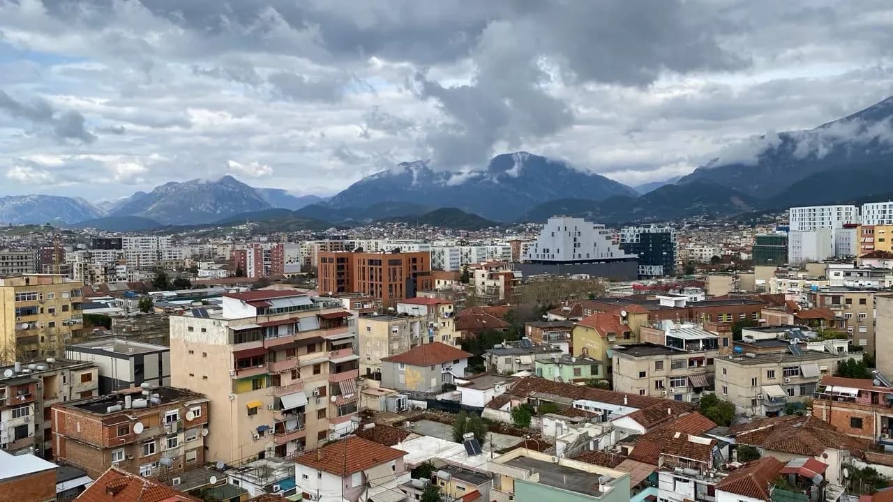 Apartament 3+1 me qera në Rruga Shkolla e Kuqe, Tiranë – 116m², 750€