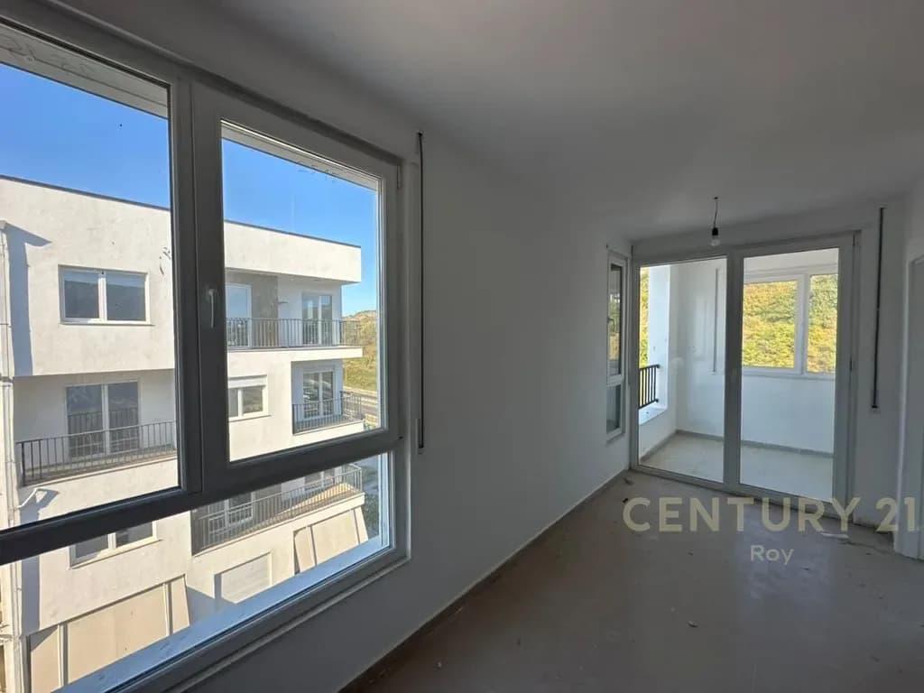 Apartament 1+1 në shitje në Rruga Gjiri i Lalzit, Durrës – 272m², 204,000€ 2
