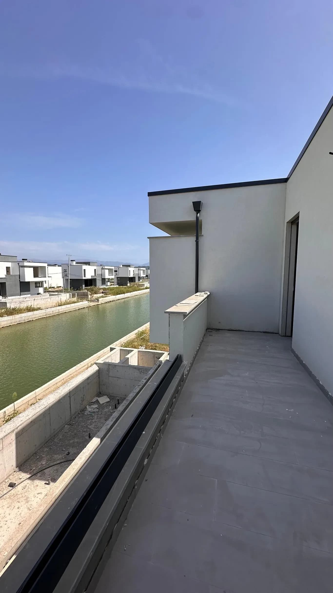 Vilë 6+1 në shitje në Gjiri i Lalzit, Durrës – 261m², 1€