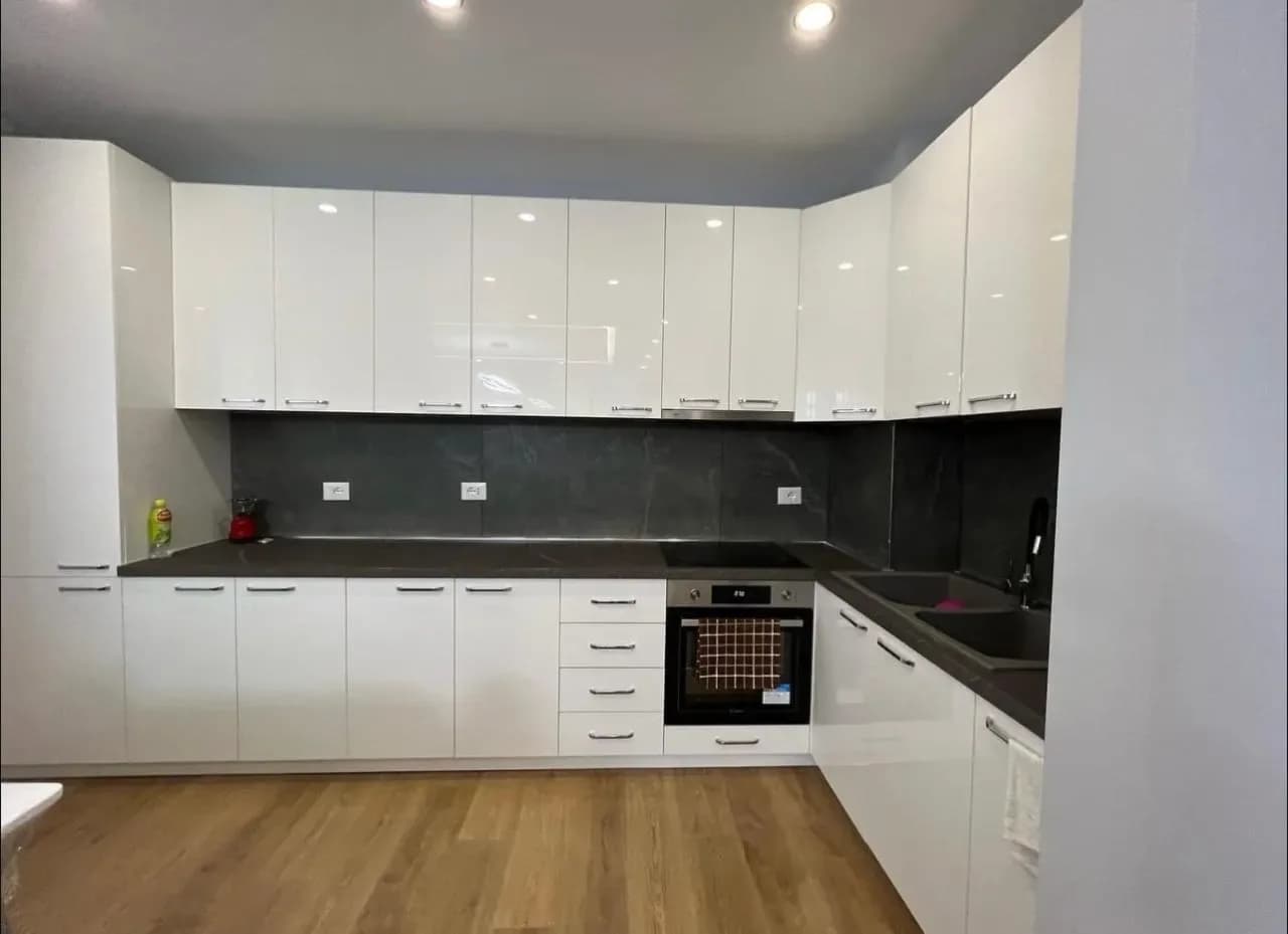 Apartament 2+1 me qera në Rruga Zogu i Zi, Tiranë – 100m², 1€