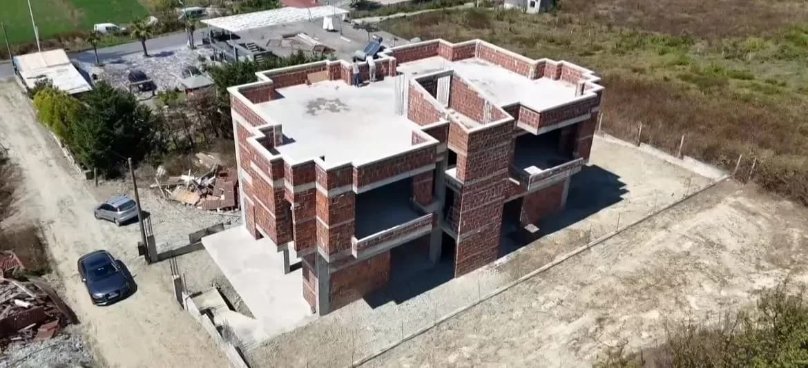 Vilë 4+1 në shitje në Rruga Gjiri i Lalzit, Lalëz – 150m², 575,000€ 2