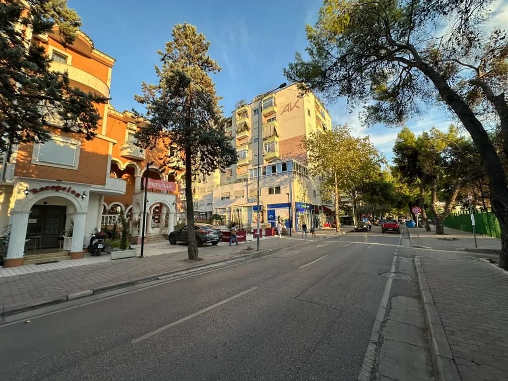 Ambient biznesi në shitje në Rruga Don Bosko, Tiranë – 161m², 789,000€ 4