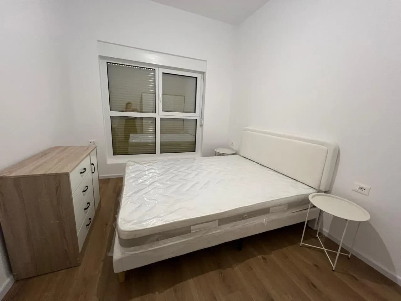 Apartament 1+1 me qera në Rruga Ali Demi, Tiranë – 60m², 400€