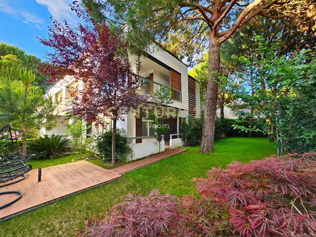 Vilë 4+1 në shitje në Gjiri i Lalzit, Durrës – 222m², 374,000€ 2