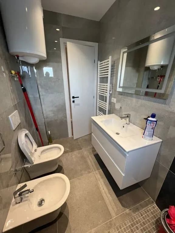 Apartament 2+1 me qera në Rruga e Dafinave, Tiranë – 85m², 700€ 4