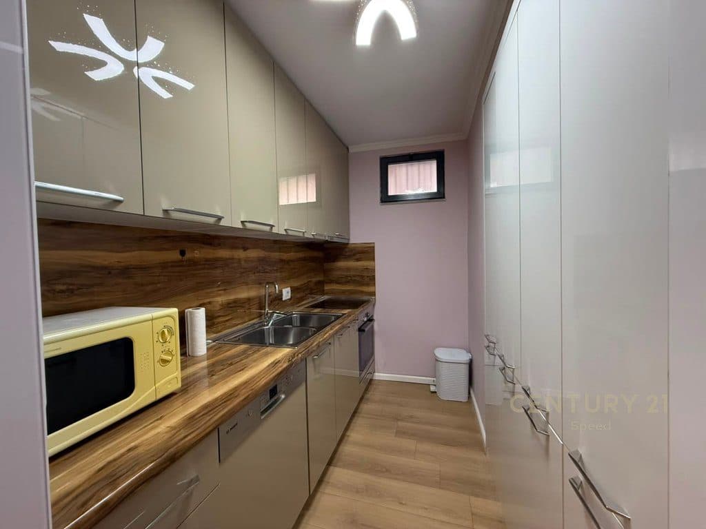Apartament 3+1 me qira tek Tregu Elektrik! 3