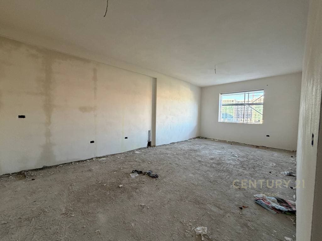 Shitet Apartament 3+1+2 ne Paskuqan, ne fund te Bulevardit te Ri!! 2