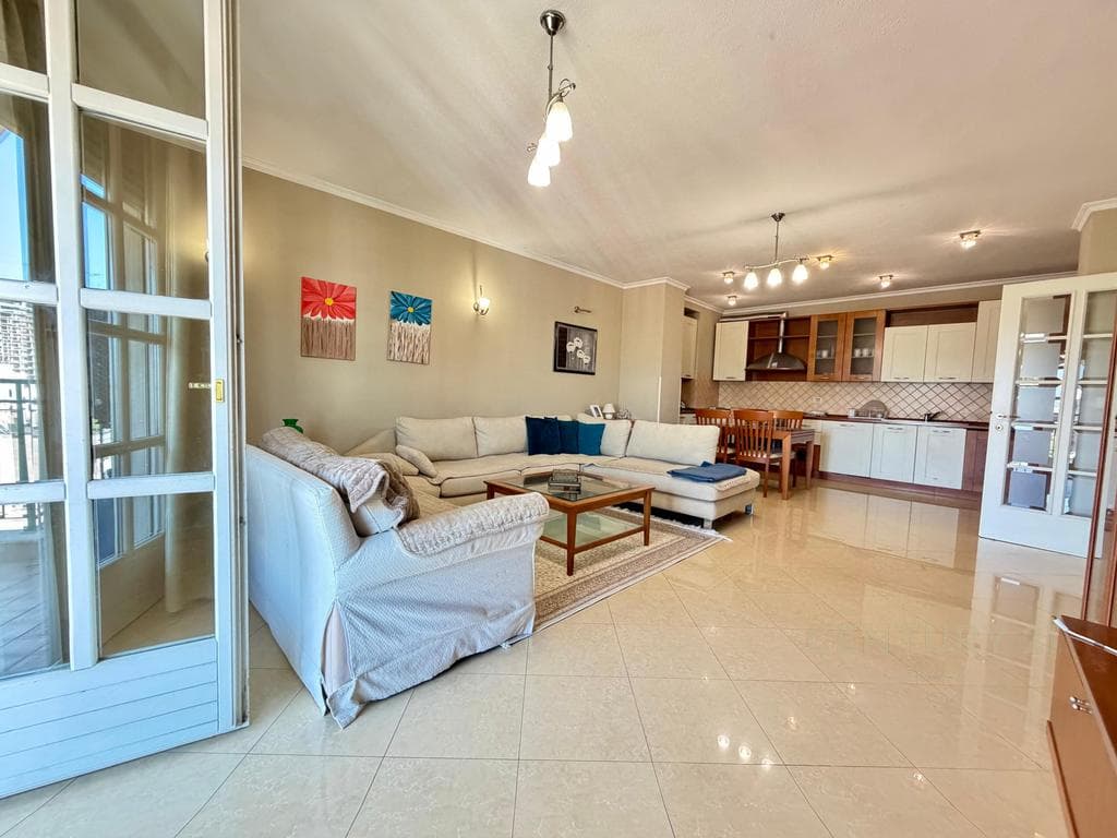 Jepet me qira apartament 2+1 në rrugën Brigada VIII, Bllok! 2