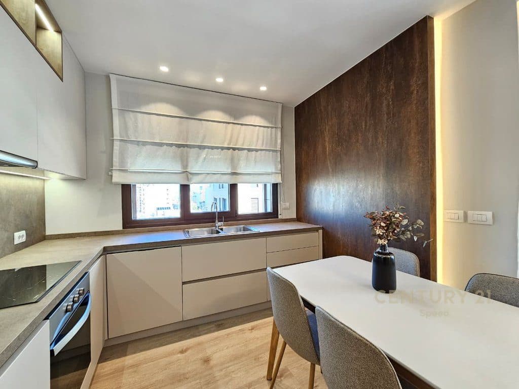 Ofrojme apartament 1+1 dhe post post parkimi per qira tek Rruga Barrikadave ! 4