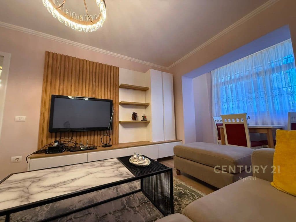 Apartament 3+1 me qira tek Tregu Elektrik!