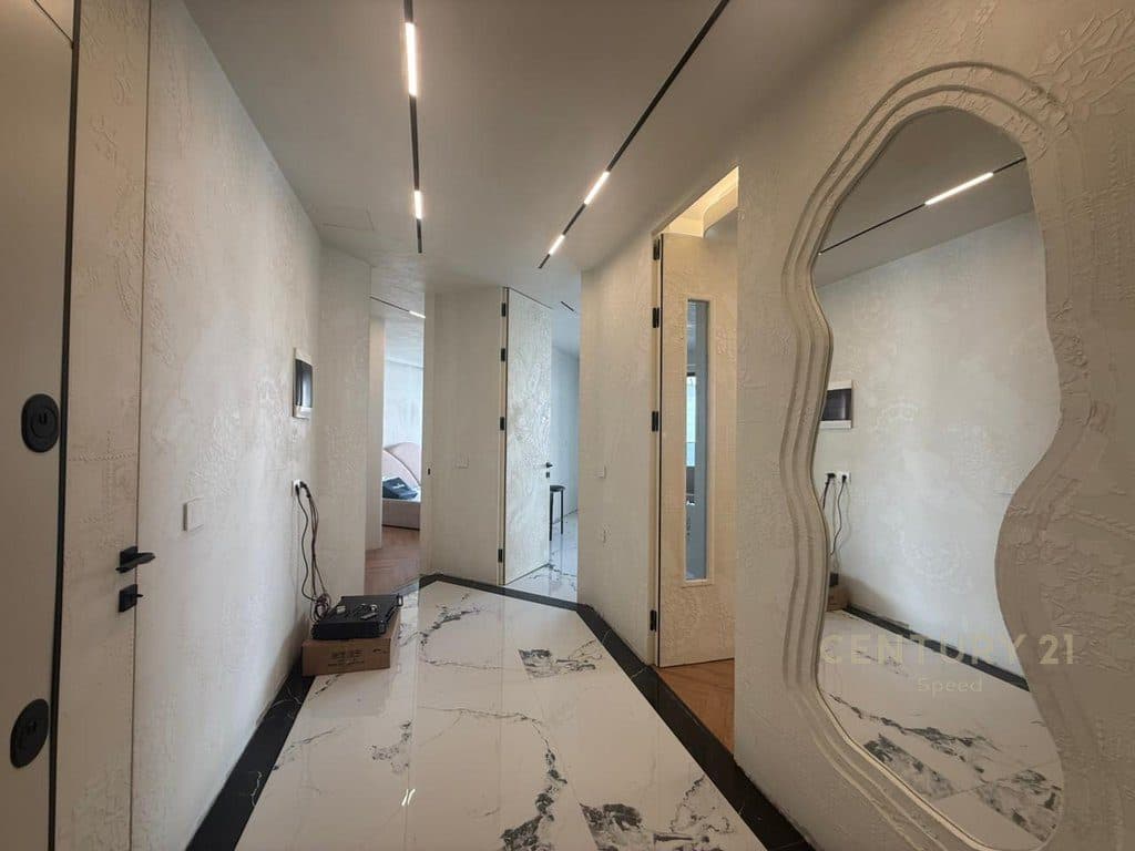 Në Unazën e Re ofrohet për shitje një apartament modern 2+1+2! 4