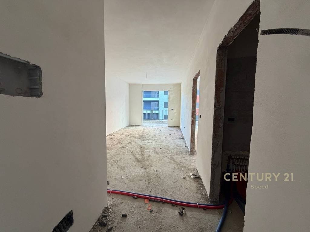Shitet Apartament 1+1 ne Paskuqan, prane te Bulevardit te Ri! 4